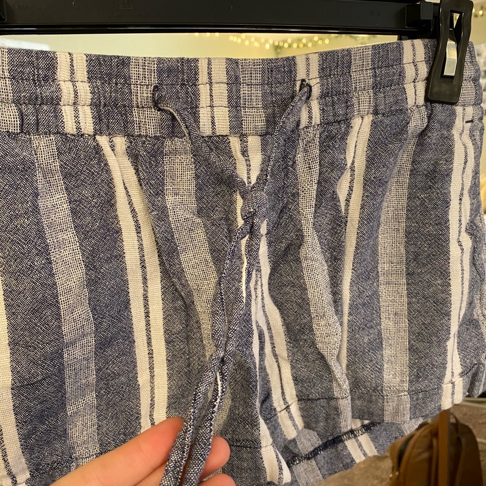Shorts - Picture 2 of 5